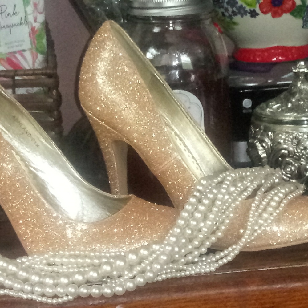 Gold shoes